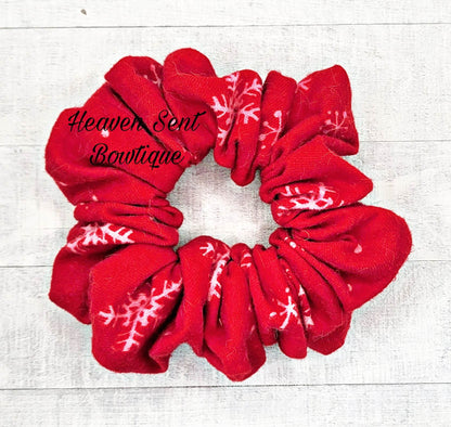 Snowflake Scrunchy/Christmas Scrunchy/Cotten Fabric/Birthday Gift/Scrunchy/Hair Tie/Ponytail Holder