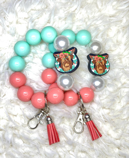 Highland Cow Acrylic Keychain/Birthday Gift/Handmade Accessories/Acrylic Bead Wristlet Keychain/Best Gift/highland cow gift